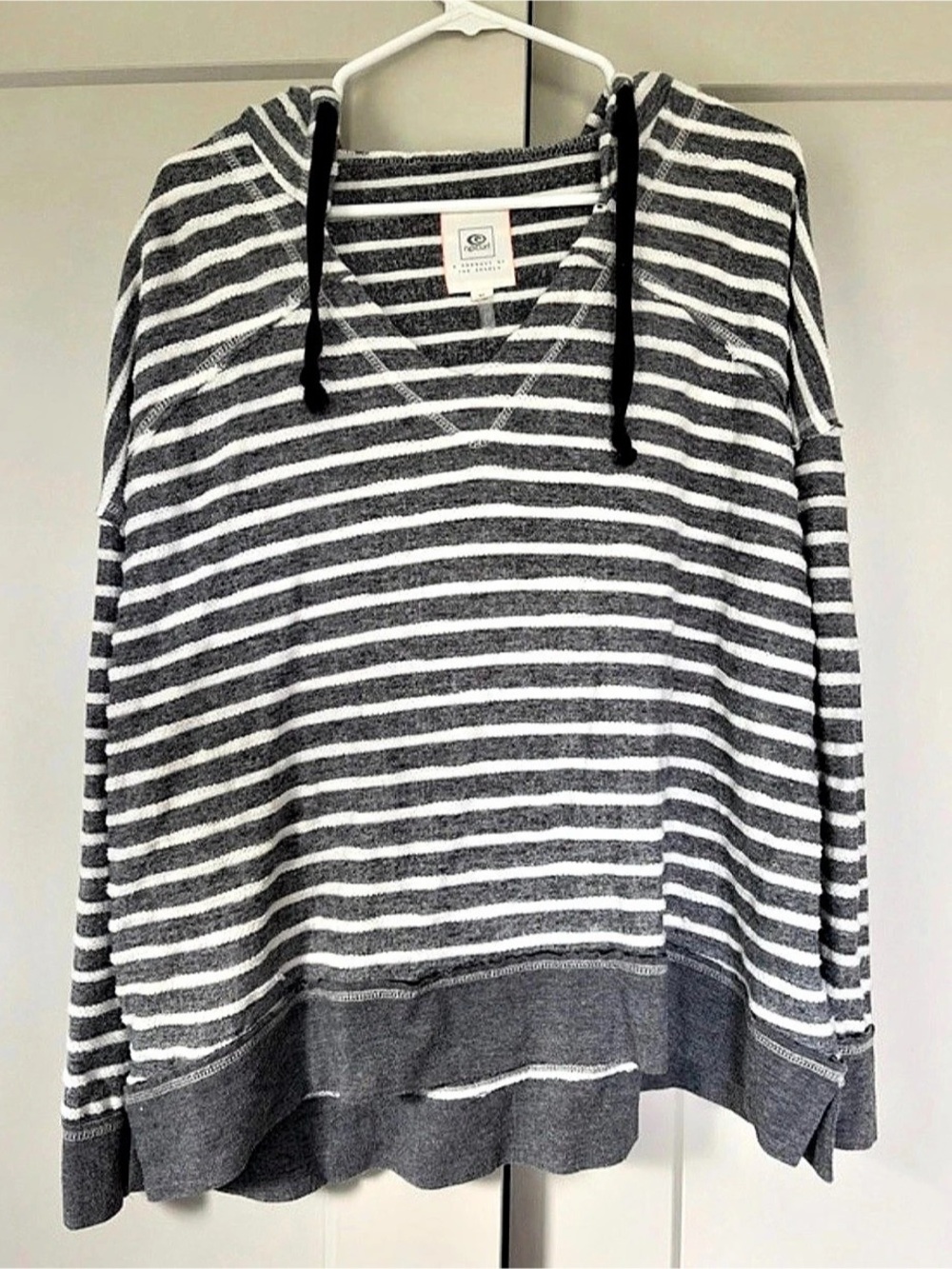 Rip Curl Striped Hoodie in Gray & White Size Medium